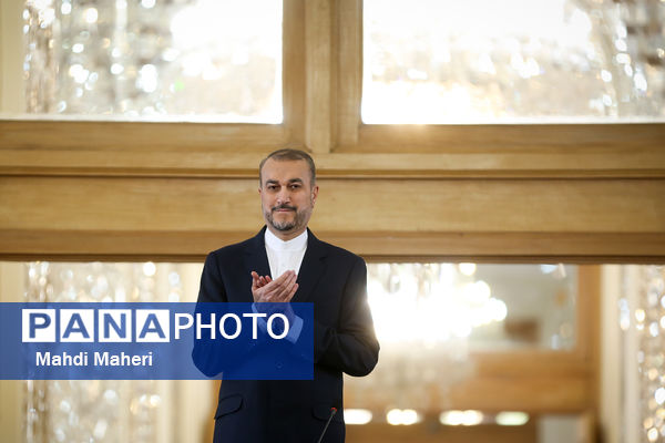نشست وزیر خارجه با سفرای خارجی مقیم تهران