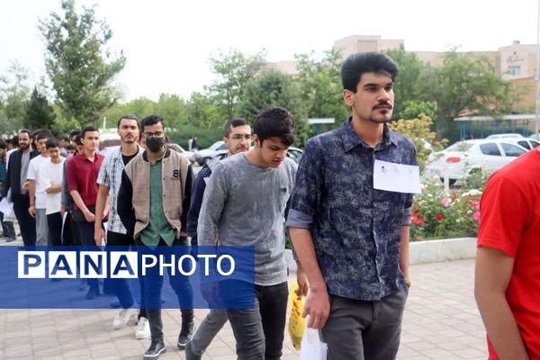 غوغای دانشگاه فردوسی مشهد در روز کنکور ۱۴۰۴