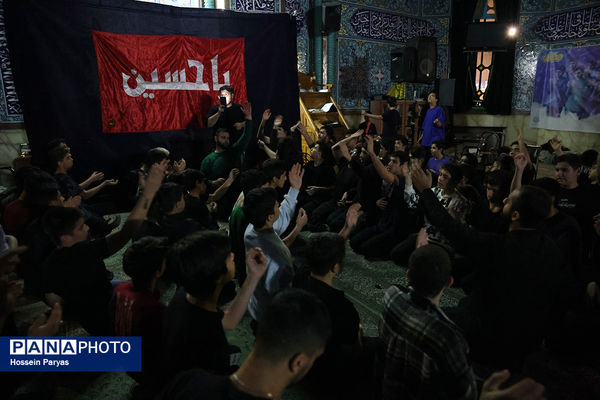 اعتکاف دانش‌آموزی در حسینه ارشاد