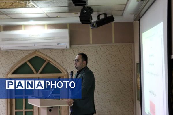 نشست تخصصی اجرای طرح نماد و لیگ جت در مدارس متوسطه ناحیه یک یزد