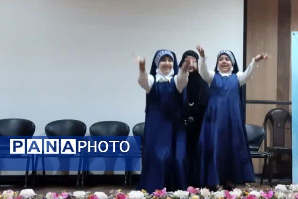 مراسم تجلیل از برگزیدگان جشنواره های فرهنگی هنری کانون‌ فرهنگی وتربیتی حضرت زینب (س) ناحیه۳ شیراز 