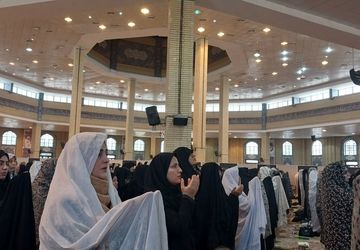 حضور مردم در نماز جمعه این هفته ، گرامی داشت هفته دولت 