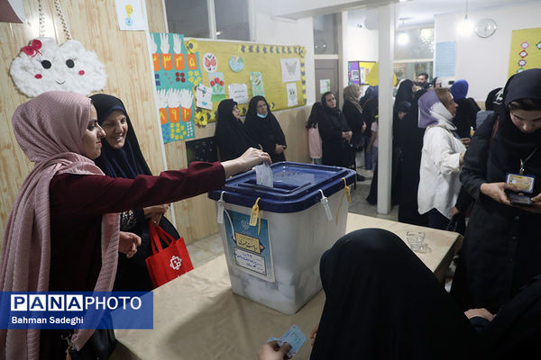 انتخابات چهاردهمین دوره ریاست جمهوری در مسجدالنبی میدان نبوت