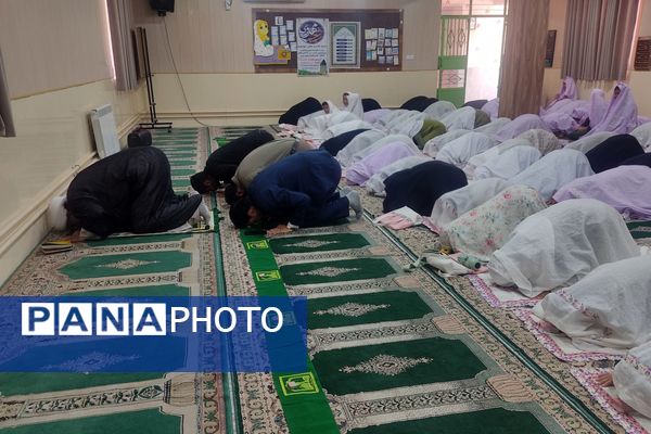 نماز جماعت ظهر و عصر به امامت امام جمعه حاجی‌‌آباد