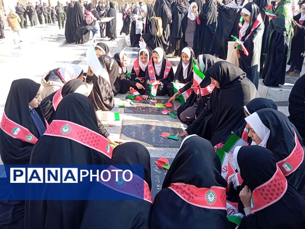 آغاز مراسم دهه فجر با شعار  «حضور تا ظهور» در گلزار شهدای سبزوار