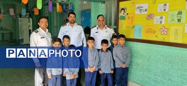 دانش آموزان میبدی قدردان سبزپوشان امنیت و اقتدار 