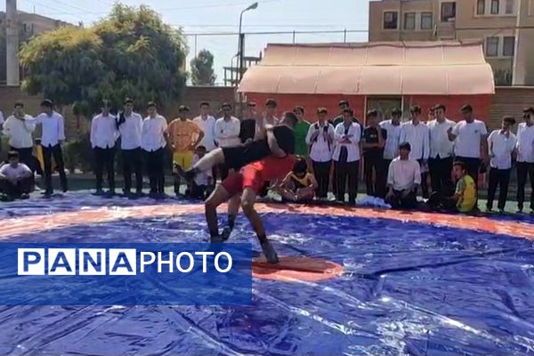 هیجان ورزشی با مسابقات کشتی و طناب‌کشی در دبیرستان حکیم ابوالقاسم فردوسی
