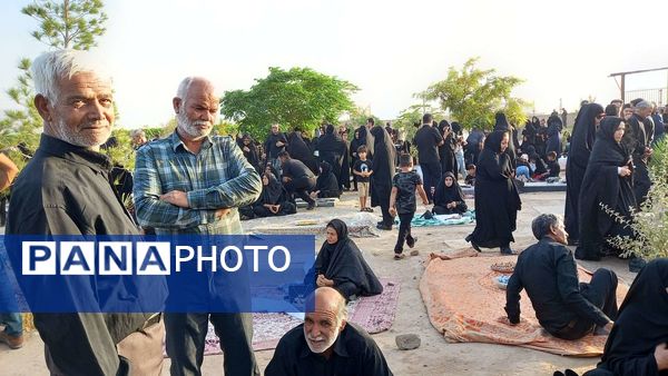 زیارت اهل قبور در غروب تاسوعای حسینی در روستای نقاب