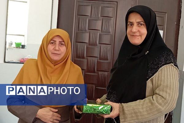 نشست کتابخوان مدرسه‌ای در دبیرستان دخترانه جوادالائمه بهارستان‌دو