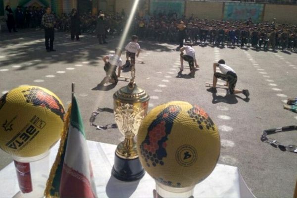 دانش‌آموزان دبیرستان سعدی در المپیاد ورزشی درون‌مدرسه‌ای، عزم و توان خود را به نمایش می‌گذارند