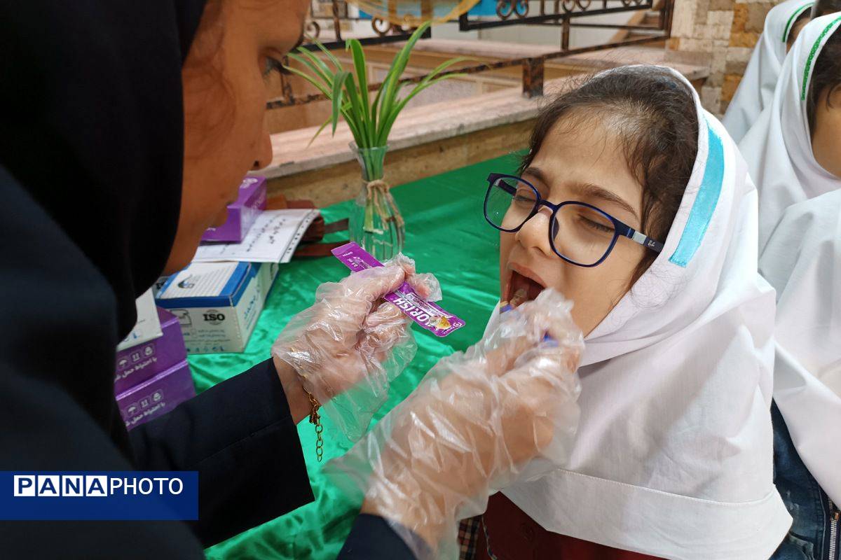 اجرای طرح وارنیش فلوراید برای دانشآموزان آموزشگاه باهنر۱ ملارد
