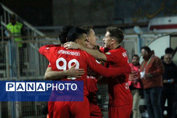 برد شیرین تراکتور در خانه مقابل چادرملو 