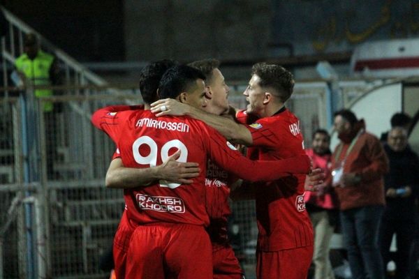 برد شیرین تراکتور در خانه مقابل چادرملو 