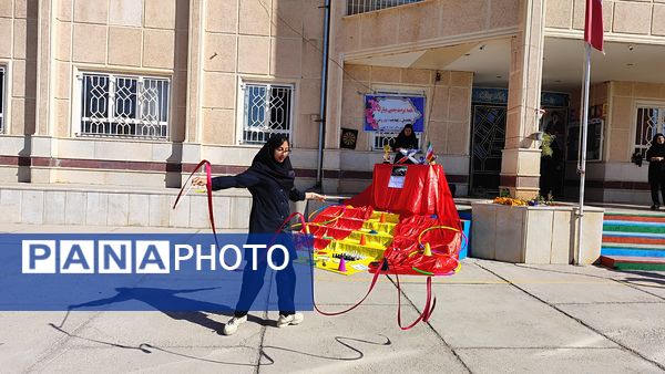برگزاری المپیاد ورزشی به مناسبت هفته تربیت بدنی در مدرسه نمونه دولتی ۹ دی یاسوج