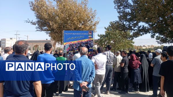 همایش پیاده روی خانوادگی در نیشابور