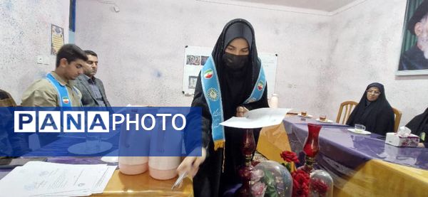 جلسه آماده‌سازی دانش‌آموزان پیشتاز به حج عمره توسط سازمان دانش‌آموزی شهرستان محمودآباد