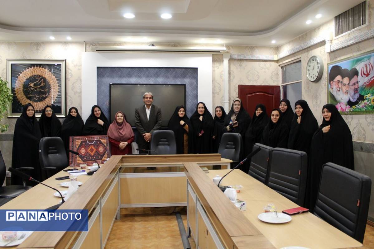 جلسه هماندیشی بانوان اداری نیشابور با مدیر آموزش و پرورش