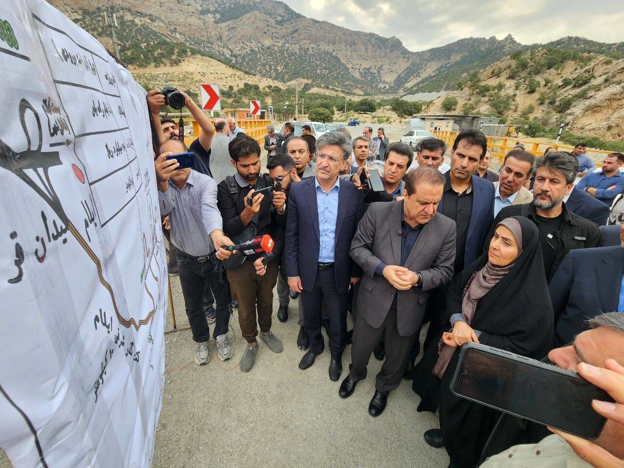 وزیر راه و شهرسازی از پروژه باند دوم تونل آزادی ایلام بازدید کرد