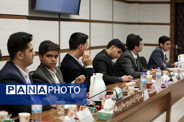 نشست اعضای کارگروه تدوین سند دوازدهمین دوره مجلس دانش‌آموزی جمهوری اسلامی ایران 