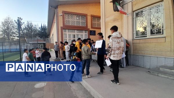 برپایی اردوی شبانه مقاومت در دبیرستان شهید بهشتی