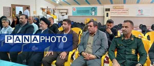 رزمایش اهدا لوازم التحریر به دانش‌آموزان نیازمند در محمودآباد