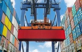 جلوگیری از کمبود کالاها با اقدام به موقع وزارت اقتصاد در ۲۴ ساعته کردن ترخیص کالا از گمرکات