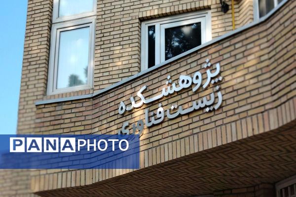 بازدید دانش‌آموزان فرزانگان۱ از مجتمع تحقیقاتی عصر انقلاب