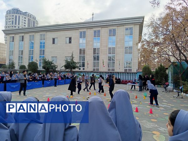 مسابقه جذاب مادر و دختر در دبستان مصلی نژاد حضرت زینب(س)