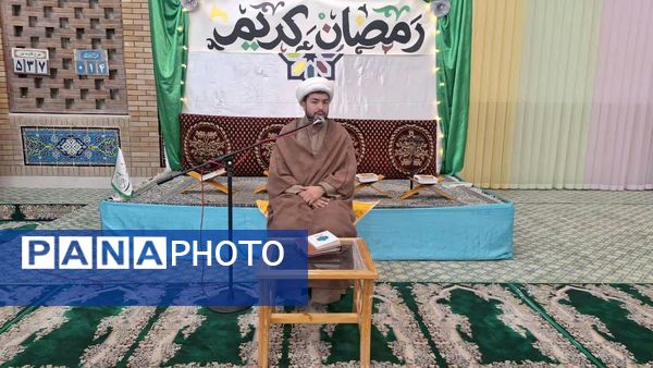 جز خوانی قرآن کریم در ماه مبارک رمضان در مسجد خاتم النبیین