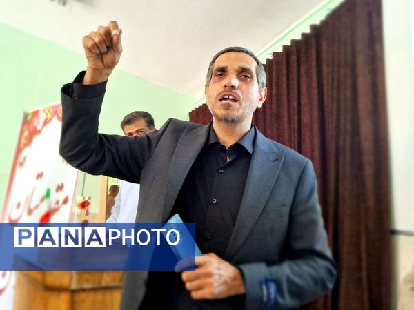 بازدید مدیرکل آموزش و پرورش استان چهارمحال وبختیاری در آموزشگاه استثنائی امید شهرستان بروجن 