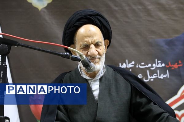 جلسه گرامیداشت و تجلیل از پدران و مادران شهدا 