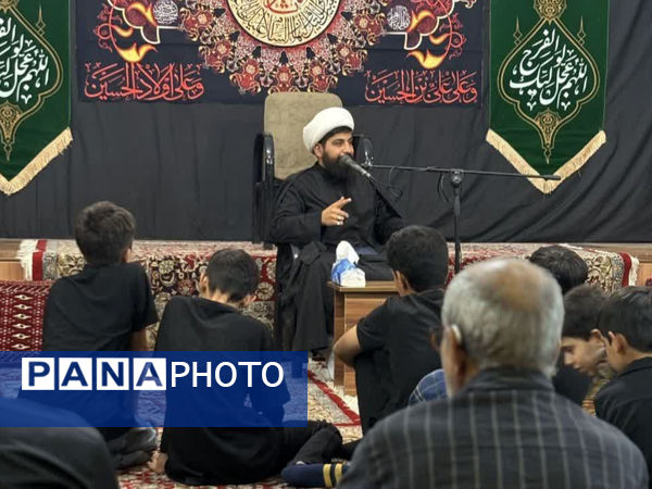 جوانان کاشمری پرچم عزای حسینی را برافراشتند
