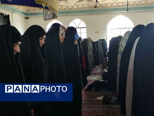 شرکت دانش آموزان دبیرستان مرحوم  حاج محمود زنده جانی در نماز جمعه