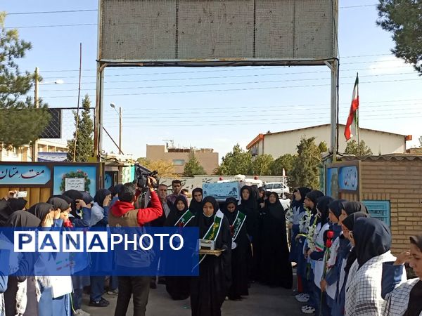 آماده‌سازی دبیرستان هاجر بیرجند برای استقبال از شهید گمنام 