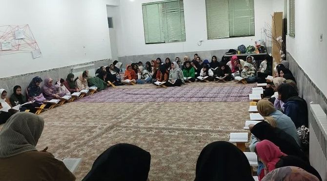 برگزاری گردهمایی معنوی در دبیرستان سادات شهرستان‌ زارچ