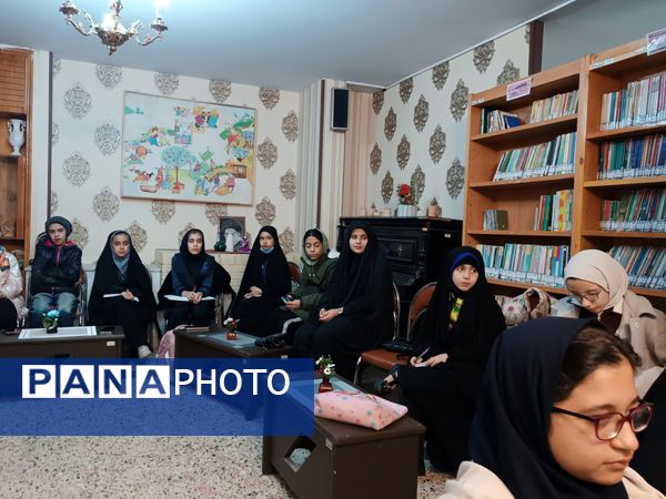  آخرین جلسه آموزش تکمیلی خبرنگاری دانش آموزان ناحیه ۳