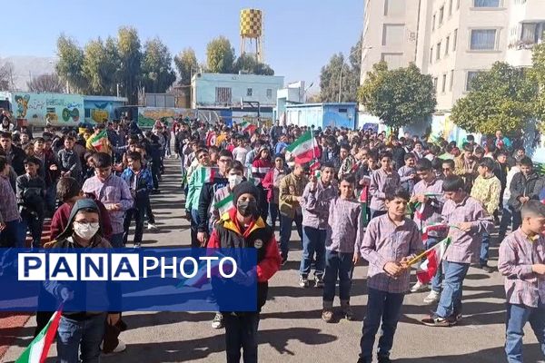  نواختن زنگ انقلاب در دبستان حضرت ابوالفضل(ع)2