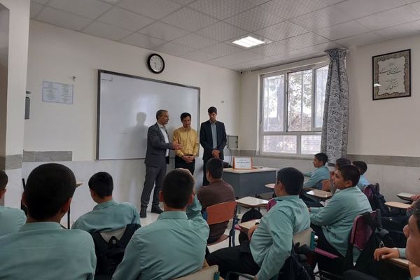 دوره آموزشی بهداشتی ویژه روز جهانی هاری در دبیرستان رئیس زاده خلیل آباد