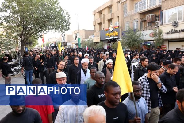 اعلام انزجار مردم قم از یاوه گویی‌های استکبار جهانی با راهپیمایی «عهد خون»