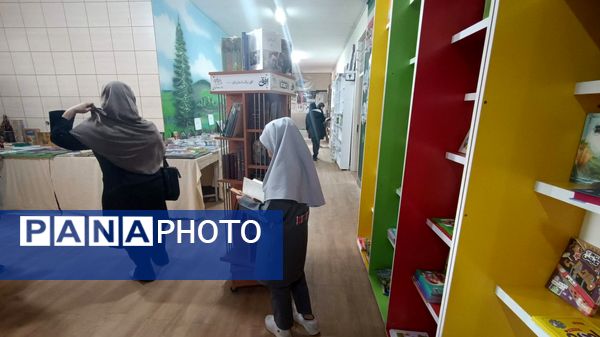 نمایشگاه کتاب در کانون فرهنگی تربیتی ولی عصر(عج) 