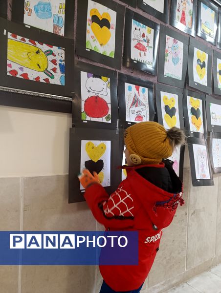 نمایشگاه نقاشی دانش آموزان مدرسه مهر و ماه آشخانه 