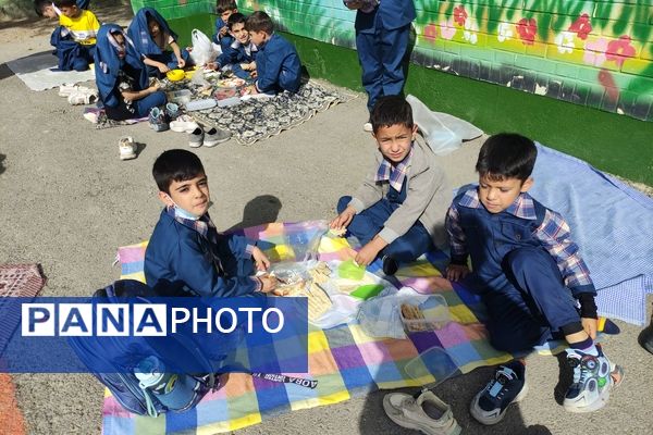 صبحانه سلامت در دبستان هیأت امنایی قرآنی مبین شهرستان شیروان