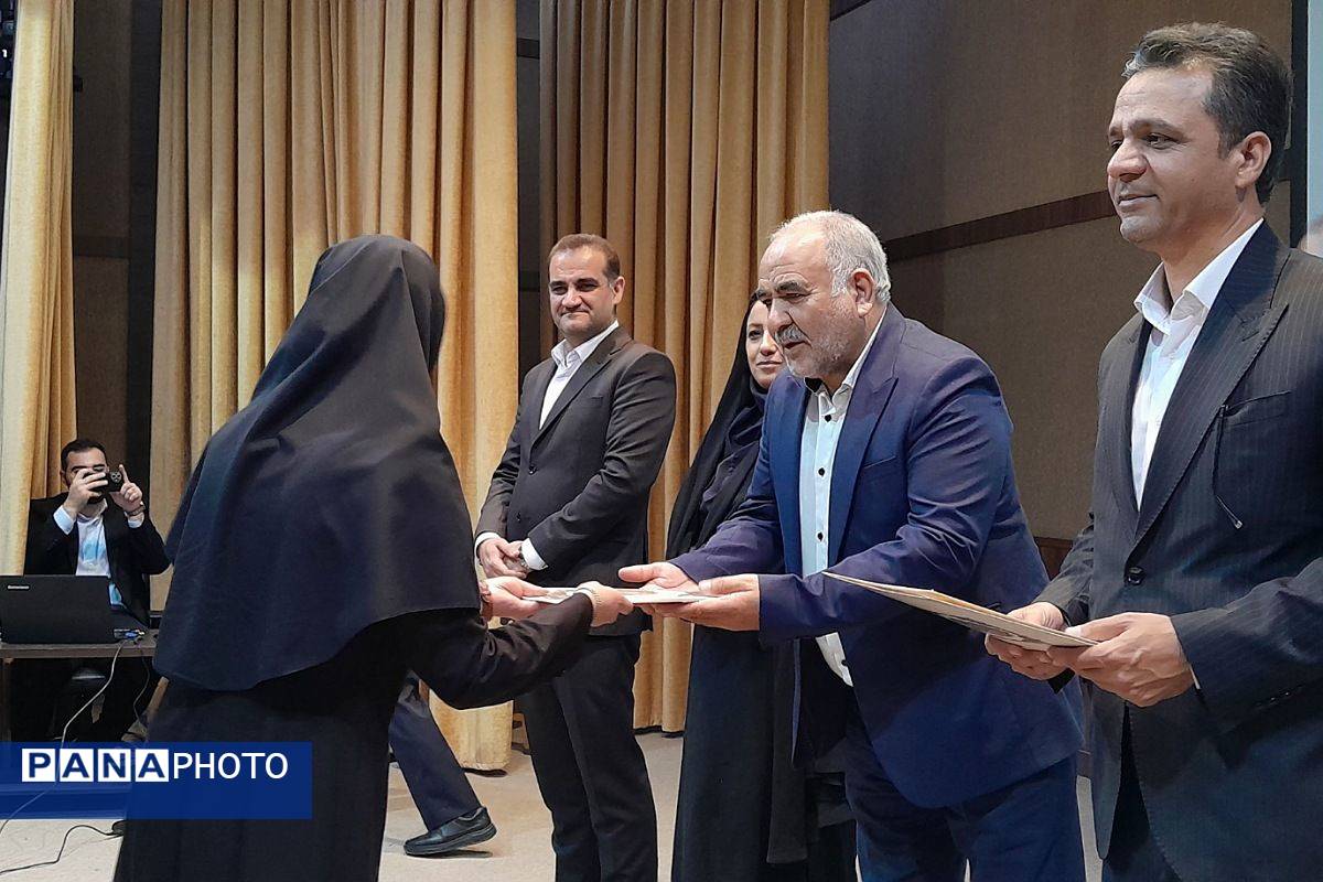 اختتامیه جشنواره نوجوان خوارزمی و تقدیر از برترین های مقطع متوسطه اول 