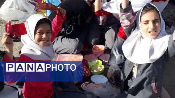 برگزاری ایستگاه نقاش شو و ایستگاه آرزوها در دبستان شهید عامل هوشمند زارچ