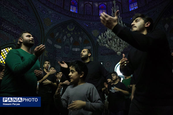 اعتکاف دانش‌آموزی در حسینه ارشاد