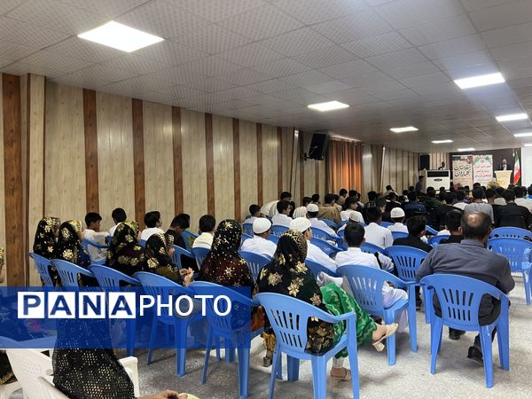 تجلیل از دانش‌آموزان ممتاز در جشنواره قرآنی، فرهنگی و ورزشی منطقه فین 