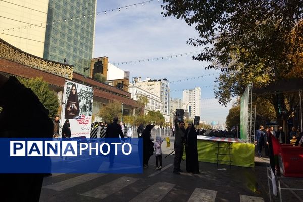 راهپیمایی ۱۳ آبان در تبادکان