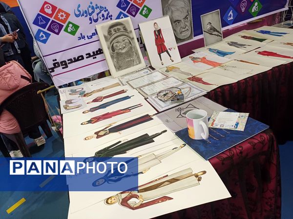 اختتامیه نمایشگاه دستاوردهای پژوهشی و فناوری دانش‌آموزان در دبیرستان شهید احمدی روشن فردیس