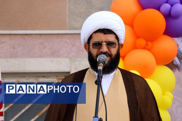 آیین گرامیداشت مقام معلم و به صدا درآوردن زنگ سپاس معلم در مدرسه شهید مرادی و شهید کلانتری پاکدشت