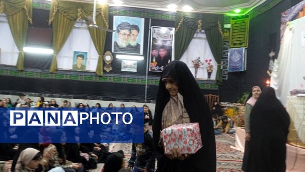 تجلیل از مادران شهید روستا در آیین روز مادر حسینیه علی اکبری فدافن 